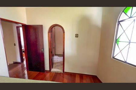 Casa à venda com 320m², 4 quartos e 3 vagas Casa à venda com 320m², 4 quartos e 3 vagasQuarto 1