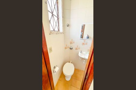 Casa à venda com 320m², 4 quartos e 3 vagas Casa à venda com 320m², 4 quartos e 3 vagasLavabo