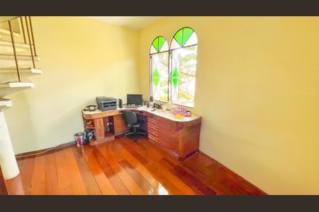 Casa à venda com 320m², 4 quartos e 3 vagas Casa à venda com 320m², 4 quartos e 3 vagasQuarto 1