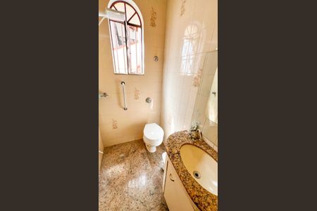 Casa à venda com 320m², 4 quartos e 3 vagas Casa à venda com 320m², 4 quartos e 3 vagasBanheiro 3