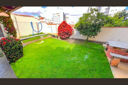 Casa à venda com 320m², 4 quartos e 3 vagas Casa à venda com 320m², 4 quartos e 3 vagasÁrea comum