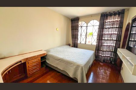 Casa à venda com 320m², 4 quartos e 3 vagas Casa à venda com 320m², 4 quartos e 3 vagasSuíte