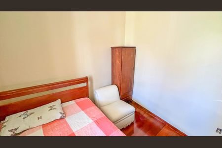 Casa à venda com 320m², 4 quartos e 3 vagas Casa à venda com 320m², 4 quartos e 3 vagasQuarto 2