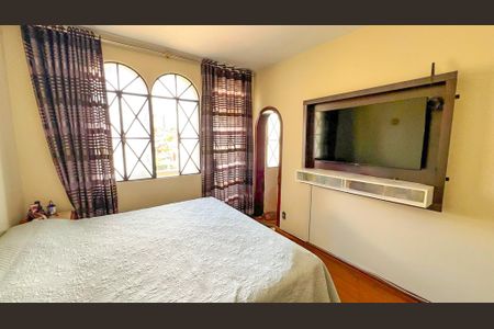 Casa à venda com 320m², 4 quartos e 3 vagas Casa à venda com 320m², 4 quartos e 3 vagasSuíte