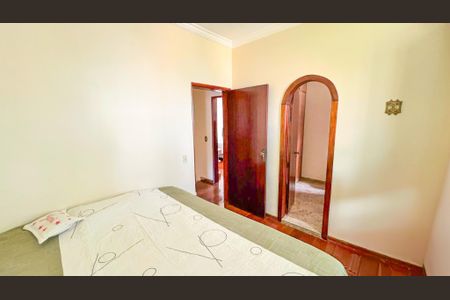 Casa à venda com 320m², 4 quartos e 3 vagas Casa à venda com 320m², 4 quartos e 3 vagasSuíte