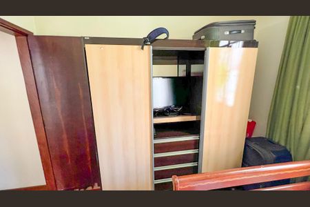 Casa à venda com 320m², 4 quartos e 3 vagas Casa à venda com 320m², 4 quartos e 3 vagasQuarto 2