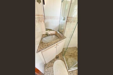 Casa à venda com 320m², 4 quartos e 3 vagas Casa à venda com 320m², 4 quartos e 3 vagasBanheiro 2