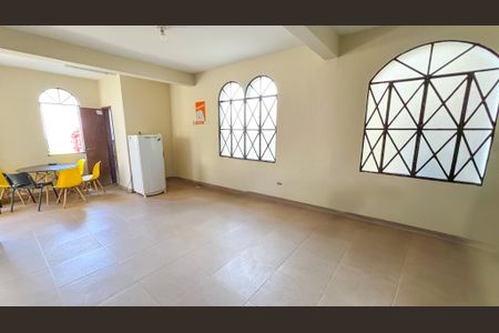 Casa à venda com 320m², 4 quartos e 3 vagas Casa à venda com 320m², 4 quartos e 3 vagasSala
