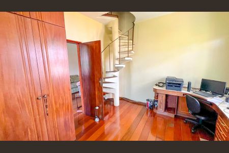 Casa à venda com 320m², 4 quartos e 3 vagas Casa à venda com 320m², 4 quartos e 3 vagasQuarto 1