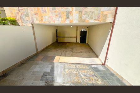 Casa à venda com 320m², 4 quartos e 3 vagas Casa à venda com 320m², 4 quartos e 3 vagasÁrea comum