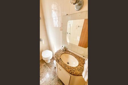 Casa à venda com 320m², 4 quartos e 3 vagas Casa à venda com 320m², 4 quartos e 3 vagasBanheiro 3