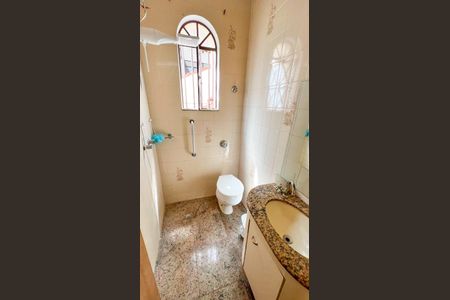 Casa à venda com 320m², 4 quartos e 3 vagas Casa à venda com 320m², 4 quartos e 3 vagasBanheiro 3