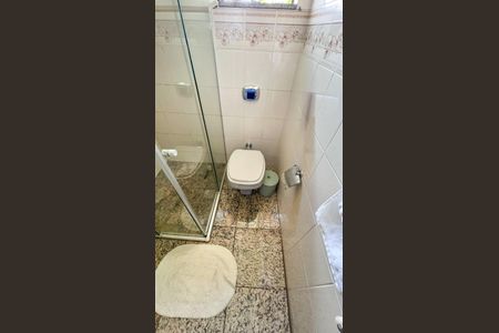 Casa à venda com 320m², 4 quartos e 3 vagas Casa à venda com 320m², 4 quartos e 3 vagasBanheiro Suíte