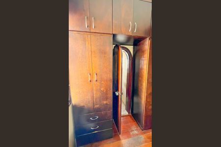 Casa à venda com 320m², 4 quartos e 3 vagas Casa à venda com 320m², 4 quartos e 3 vagasQuarto 2