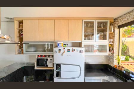 Casa à venda com 320m², 4 quartos e 3 vagas Casa à venda com 320m², 4 quartos e 3 vagasCozinha