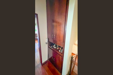 Casa à venda com 320m², 4 quartos e 3 vagas Casa à venda com 320m², 4 quartos e 3 vagasDetalhe corredor