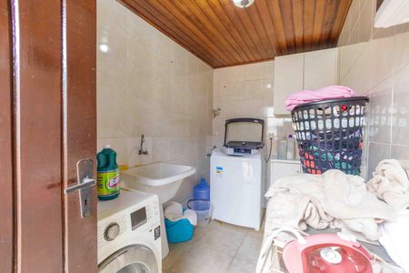 Casa de condomínio à venda com 522m², 4 quartos e 4 vagas Casa de condomínio à venda com 522m², 4 quartos e 4 vagasÁrea de Serviço