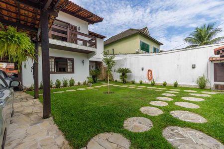 Casa de condomínio à venda com 522m², 4 quartos e 4 vagas Casa de condomínio à venda com 522m², 4 quartos e 4 vagasQuintal