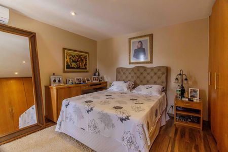 Casa de condomínio à venda com 522m², 4 quartos e 4 vagas Casa de condomínio à venda com 522m², 4 quartos e 4 vagasSuíte 1