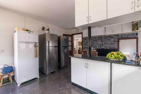 Casa de condomínio à venda com 522m², 4 quartos e 4 vagas Casa de condomínio à venda com 522m², 4 quartos e 4 vagasCozinha