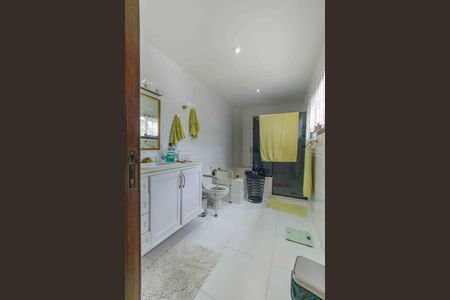 Casa de condomínio à venda com 522m², 4 quartos e 4 vagas Casa de condomínio à venda com 522m², 4 quartos e 4 vagasBanheiro da Suíte 3