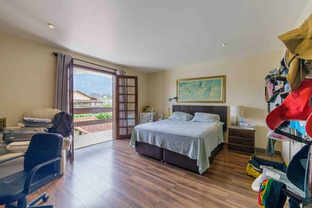 Casa de condomínio à venda com 522m², 4 quartos e 4 vagas Casa de condomínio à venda com 522m², 4 quartos e 4 vagasSuíte 3