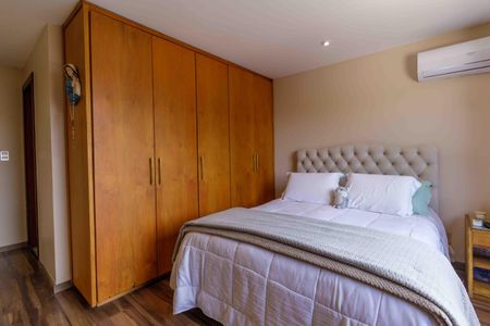 Casa de condomínio à venda com 522m², 4 quartos e 4 vagas Casa de condomínio à venda com 522m², 4 quartos e 4 vagasSuíte 2