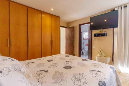 Casa de condomínio à venda com 522m², 4 quartos e 4 vagas Casa de condomínio à venda com 522m², 4 quartos e 4 vagasSuíte 1