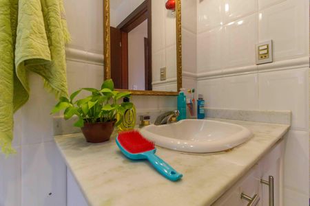 Casa de condomínio à venda com 522m², 4 quartos e 4 vagas Casa de condomínio à venda com 522m², 4 quartos e 4 vagasBanheiro da Suíte 2