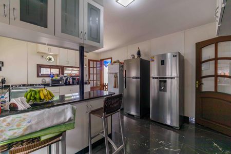 Casa de condomínio à venda com 522m², 4 quartos e 4 vagas Casa de condomínio à venda com 522m², 4 quartos e 4 vagasCozinha