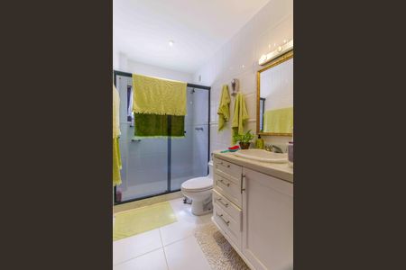 Casa de condomínio à venda com 522m², 4 quartos e 4 vagas Casa de condomínio à venda com 522m², 4 quartos e 4 vagasBanheiro da Suíte 2