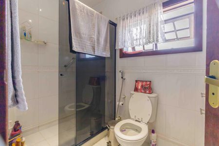 Casa de condomínio à venda com 522m², 4 quartos e 4 vagas Casa de condomínio à venda com 522m², 4 quartos e 4 vagasBanheiro da Suíte 1