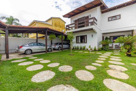 Casa de condomínio à venda com 522m², 4 quartos e 4 vagas Casa de condomínio à venda com 522m², 4 quartos e 4 vagasQuintal