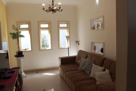 Casa à venda com 320m², 3 quartos e 6 vagasSala