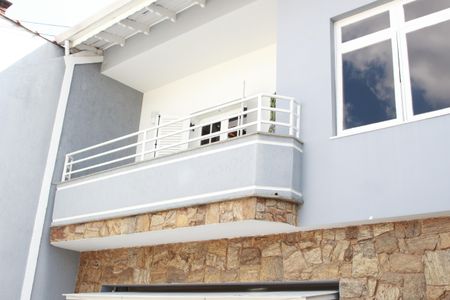 Casa à venda com 320m², 3 quartos e 6 vagasFachada