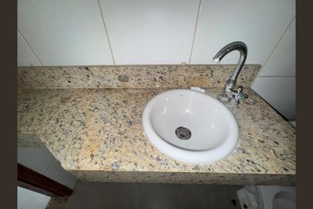 Casa de condomínio à venda com 200m², 3 quartos e 1 vaga Casa de condomínio à venda com 200m², 3 quartos e 1 vagaBanheiro Social  2