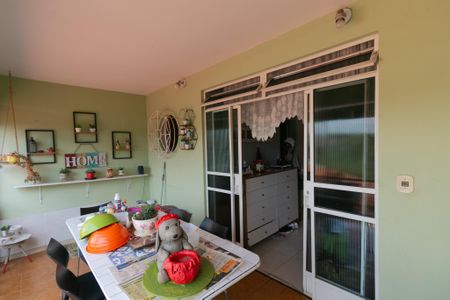 Casa à venda com 490m², 4 quartos e 1 vaga Casa à venda com 490m², 4 quartos e 1 vagaVaranda da Suíte