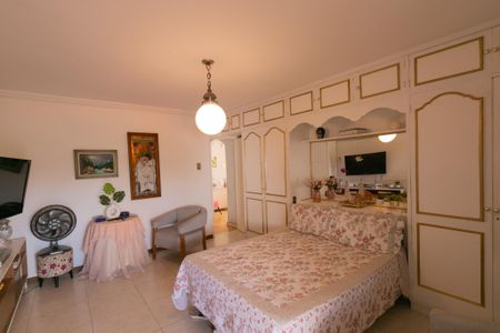 Casa à venda com 490m², 4 quartos e 1 vaga Casa à venda com 490m², 4 quartos e 1 vagaSuite
