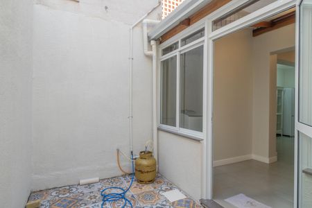 Apartamento à venda com 70m², 1 quarto e sem vagaQuintal