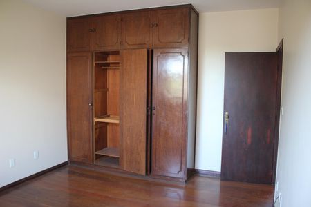 Casa à venda com 360m², 6 quartos e 6 vagasQuarto 1