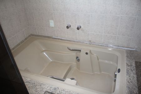 Casa à venda com 360m², 6 quartos e 6 vagasBanheiro da Suíte 2