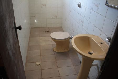 Casa à venda com 360m², 6 quartos e 6 vagasBanheiro Social 2