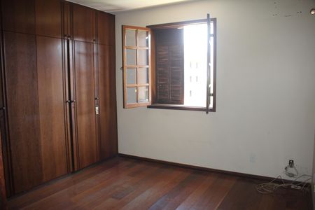 Casa à venda com 360m², 6 quartos e 6 vagasSuíte 2