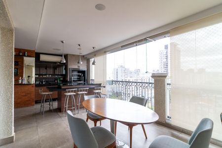 Apartamento à venda com 191m², 3 quartos e 4 vagas Apartamento à venda com 191m², 3 quartos e 4 vagasVaranda