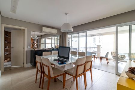 Apartamento à venda com 191m², 3 quartos e 4 vagas Apartamento à venda com 191m², 3 quartos e 4 vagasSala de Jantar