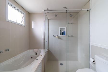 Apartamento à venda com 191m², 3 quartos e 4 vagas Apartamento à venda com 191m², 3 quartos e 4 vagasBanheiro da Suíte 2