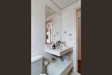 Apartamento à venda com 191m², 3 quartos e 4 vagas Apartamento à venda com 191m², 3 quartos e 4 vagasBanheiro da Suíte 1