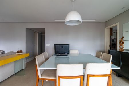 Apartamento à venda com 191m², 3 quartos e 4 vagas Apartamento à venda com 191m², 3 quartos e 4 vagasSala de Jantar