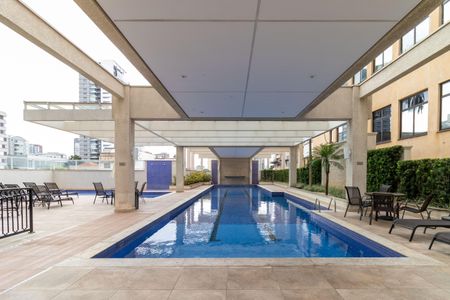Apartamento à venda com 191m², 3 quartos e 4 vagas Apartamento à venda com 191m², 3 quartos e 4 vagasÁrea comum - Piscina
