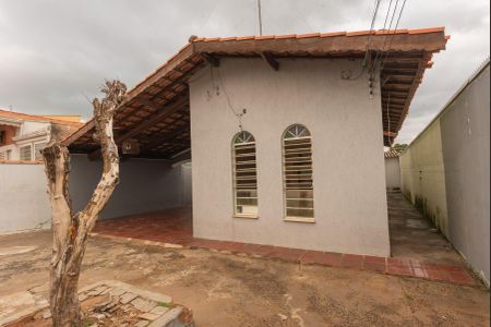 Casa à venda com 250m², 2 quartos e 8 vagas Casa à venda com 250m², 2 quartos e 8 vagasjardim